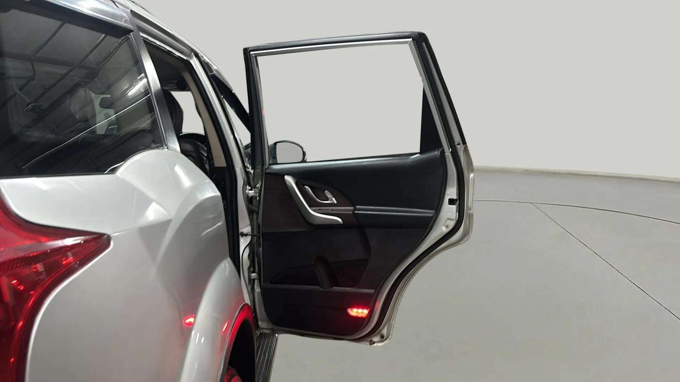 2015 Mahindra XUV500 W6, Diesel, Manual, 41,456 km, RHS Rear Door