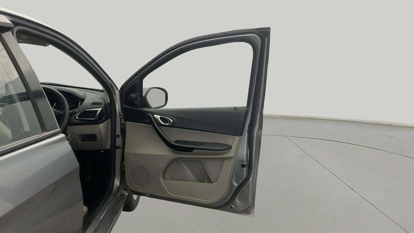 2018 Tata Tiago XZ PETROL, Petrol, Manual, 45,256 km, RHS Front Door