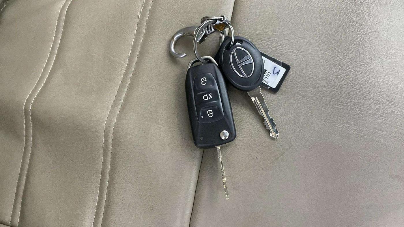 2018 Tata Tiago XZ PETROL, Petrol, Manual, 45,256 km, Key Close Up
