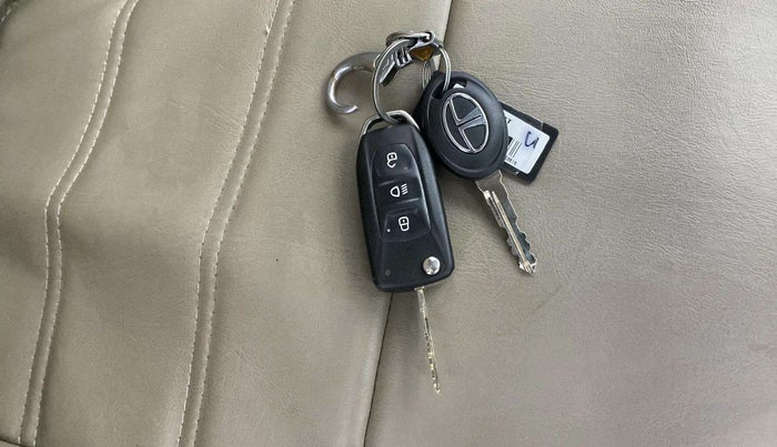 2018 Tata Tiago XZ PETROL, Petrol, Manual, 45,256 km, Key Close Up