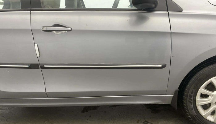 2018 Tata Tiago XZ PETROL, Petrol, Manual, 45,256 km, Driver-side door - Minor scratches