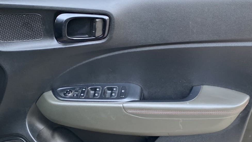 2019 Hyundai VENUE SX 1.0 (O) TURBO, Petrol, Manual, 65,298 km, Driver Side Door Panels Control
