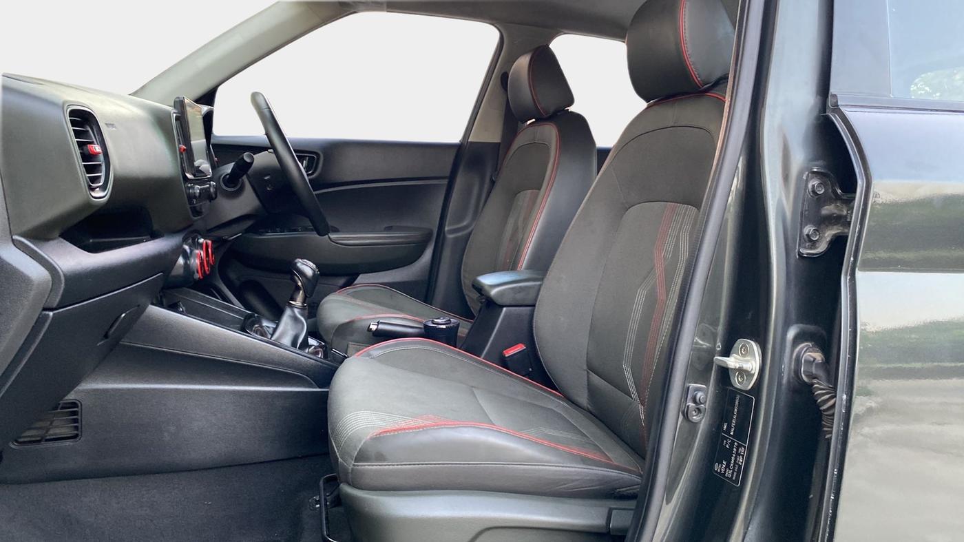 2019 Hyundai VENUE SX 1.0 (O) TURBO, Petrol, Manual, 65,298 km, Right Side Front Door Cabin