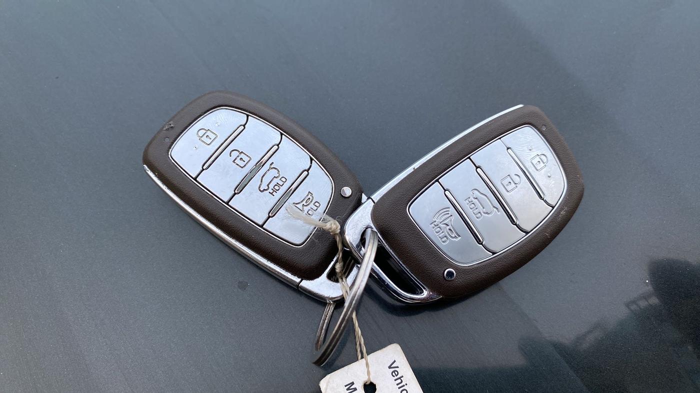 2019 Hyundai VENUE SX 1.0 (O) TURBO, Petrol, Manual, 65,298 km, Key Close Up