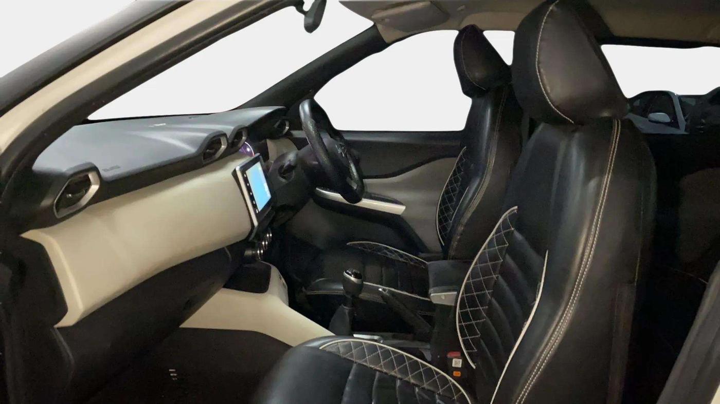 2023 Nissan MAGNITE XV MT, Petrol, Manual, 27,573 km, Right Side Front Door Cabin