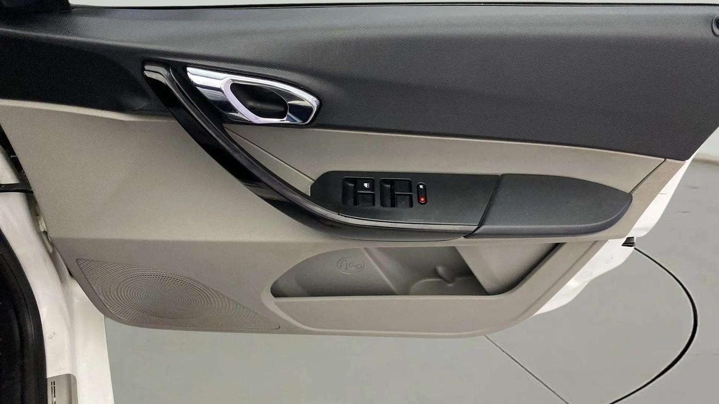 2018 Tata Tiago XZA PETROL, Petrol, Automatic, 71,898 km, Driver Side Door Panels Control