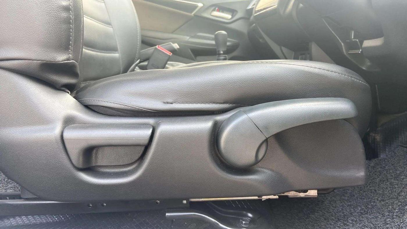 2022 Honda WR-V 1.2L I-VTEC VX MT, Petrol, Manual, 27,818 km, Driver Side Adjustment Panel