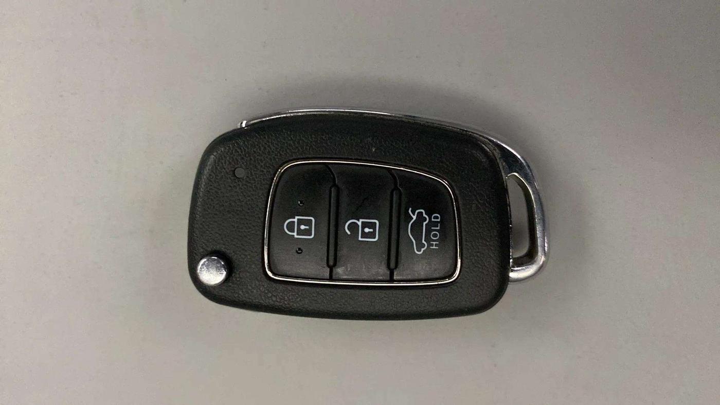 2022 Hyundai AURA S 1.2 CNG, CNG, Manual, 74,321 km, Key Close Up