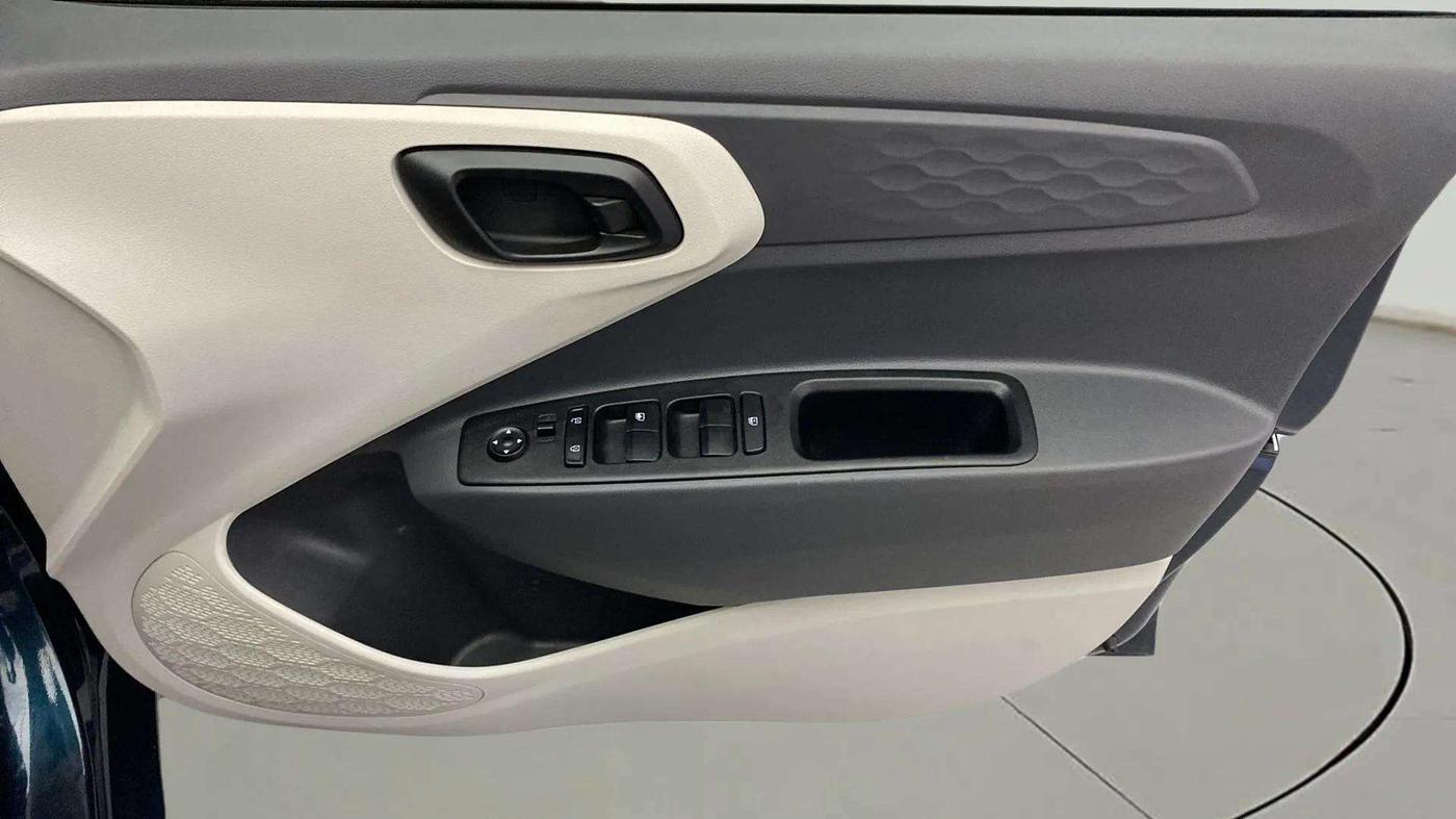 2022 Hyundai AURA S 1.2 CNG, CNG, Manual, 74,321 km, Driver Side Door Panels Control