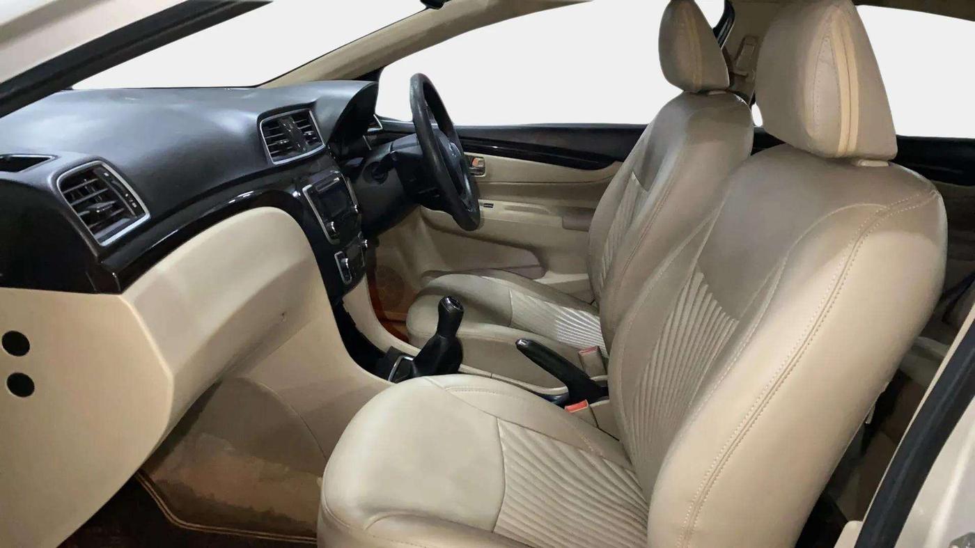 2018 Maruti Ciaz ZETA 1.4  MT PETROL, Petrol, Manual, 55,033 km, Right Side Front Door Cabin