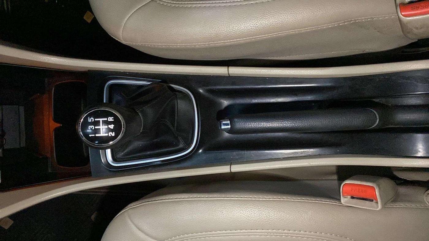2018 Maruti Ciaz ZETA 1.4  MT PETROL, Petrol, Manual, 55,033 km, Gear Lever