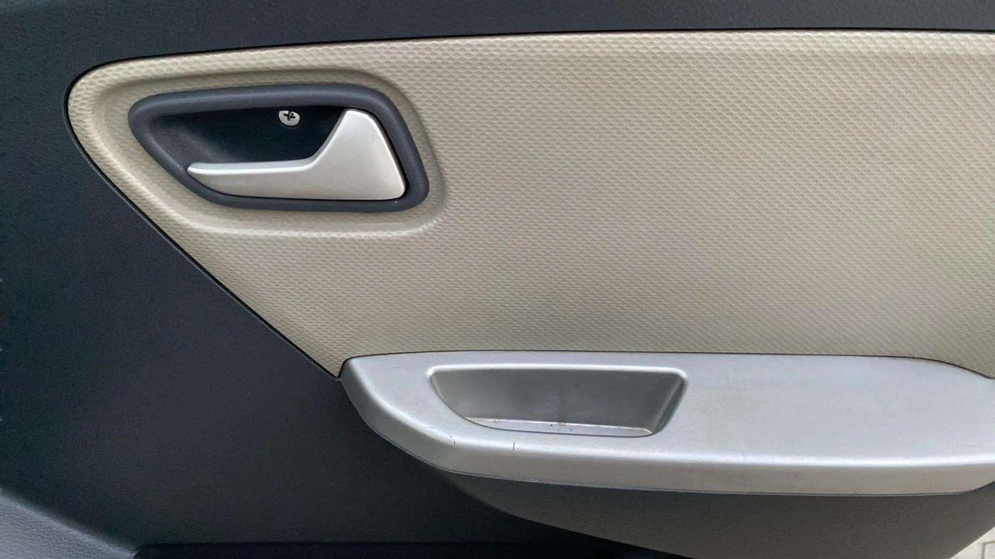 2015 Maruti Alto K10 VXI, Petrol, Manual, 33,079 km, Driver Side Door Panels Control