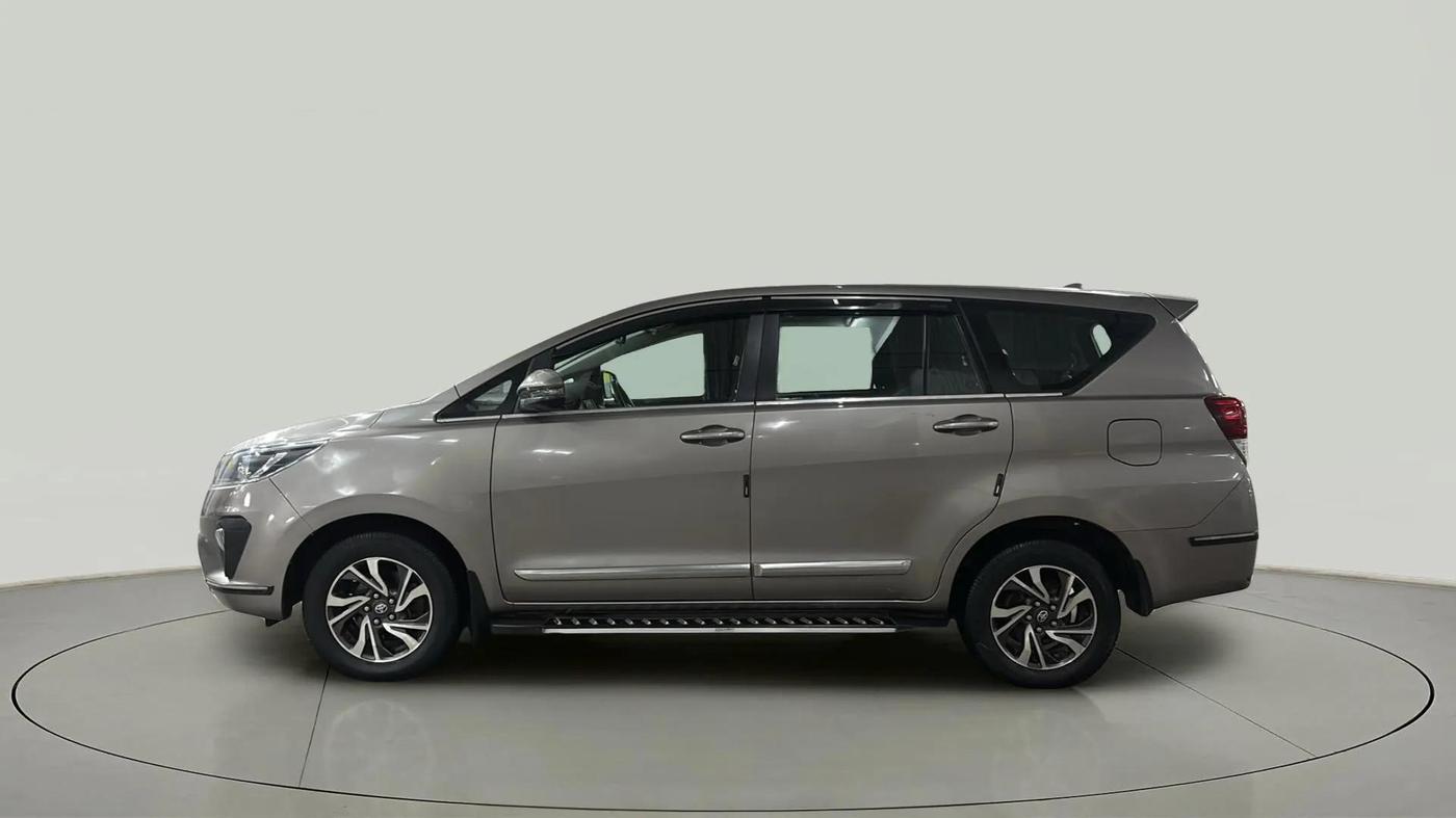 2022 Toyota Innova Crysta 2.4 G 8 STR, Diesel, Manual, 46,495 km, Left Side