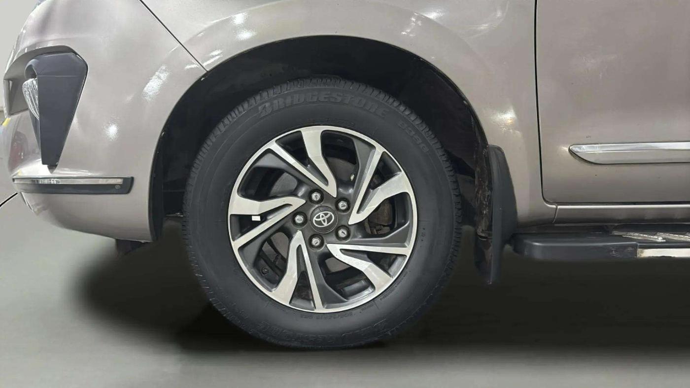 2022 Toyota Innova Crysta 2.4 G 8 STR, Diesel, Manual, 46,495 km, Left Front Wheel