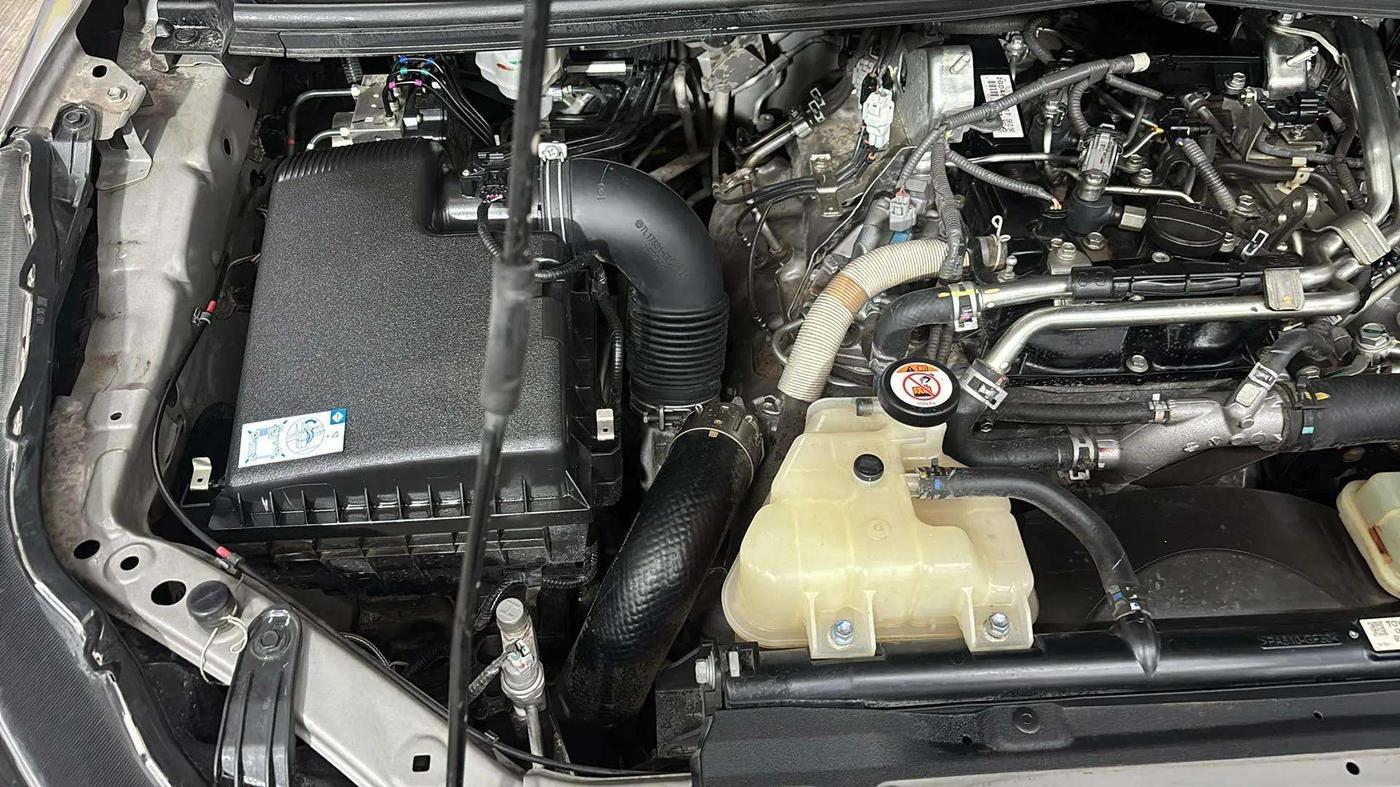 2022 Toyota Innova Crysta 2.4 G 8 STR, Diesel, Manual, 46,495 km, Engine View - Right