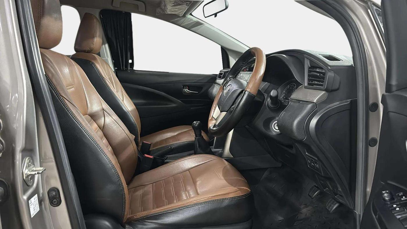 2022 Toyota Innova Crysta 2.4 G 8 STR, Diesel, Manual, 46,495 km, Right Side Front Door Cabin