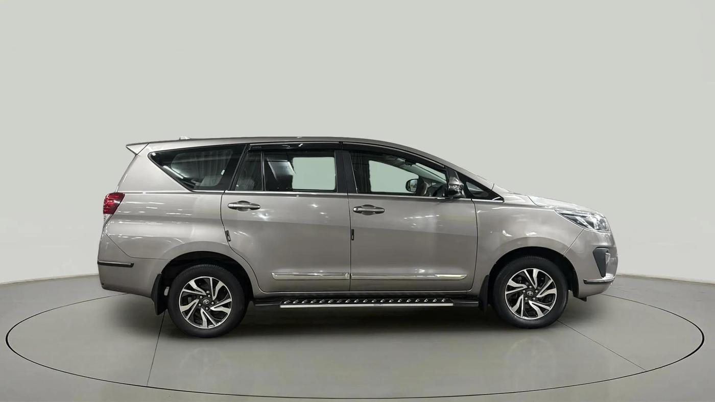 2022 Toyota Innova Crysta 2.4 G 8 STR, Diesel, Manual, 46,495 km, Right Side View