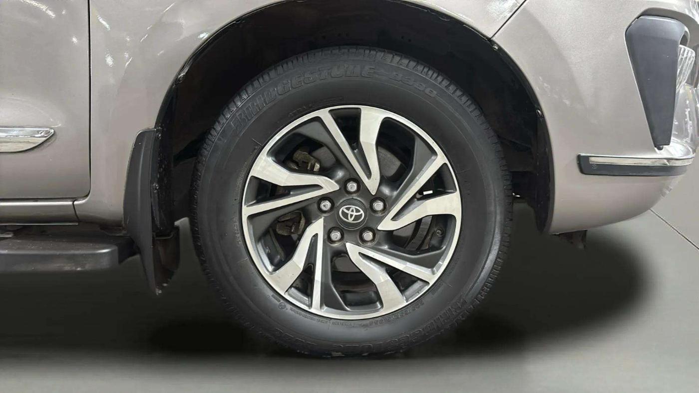 2022 Toyota Innova Crysta 2.4 G 8 STR, Diesel, Manual, 46,495 km, Right Front Wheel