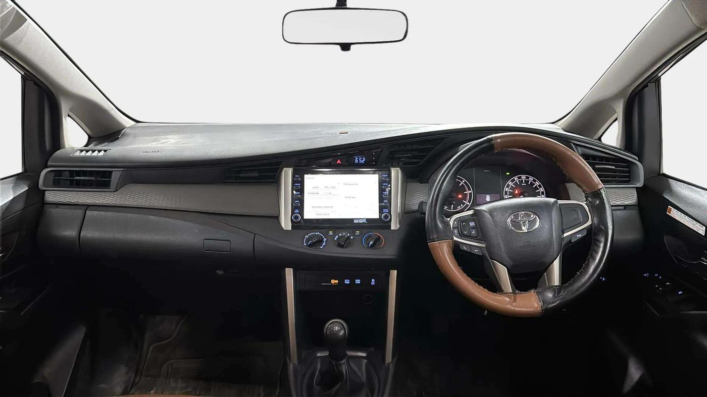 2022 Toyota Innova Crysta 2.4 G 8 STR, Diesel, Manual, 46,495 km, Dashboard