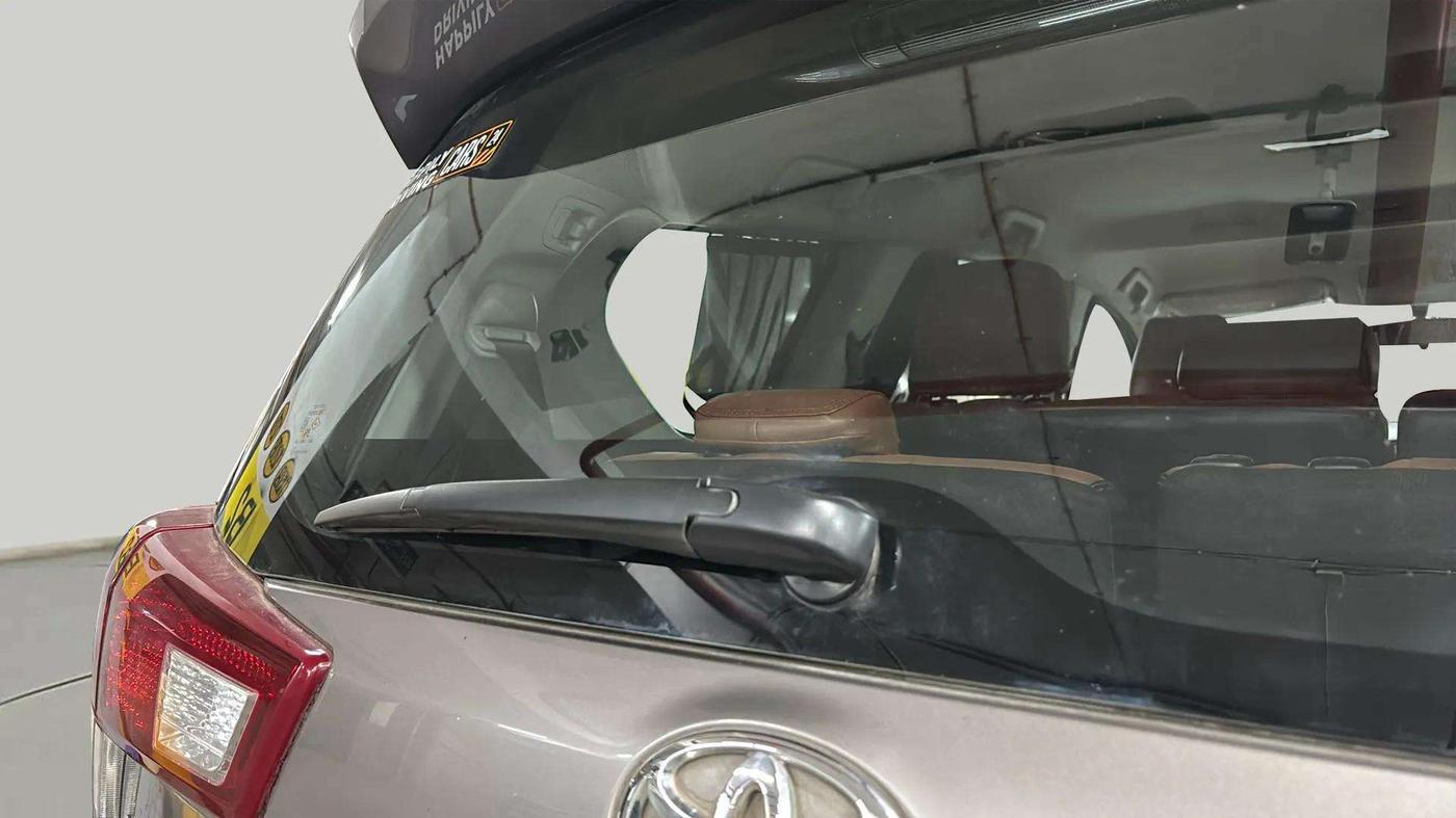 2022 Toyota Innova Crysta 2.4 G 8 STR, Diesel, Manual, 46,495 km, Rear Wiper