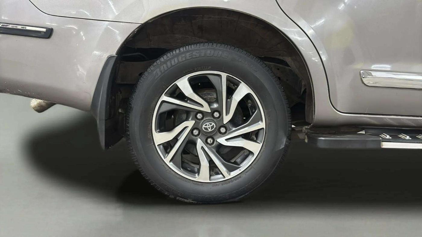 2022 Toyota Innova Crysta 2.4 G 8 STR, Diesel, Manual, 46,495 km, Right Rear Wheel