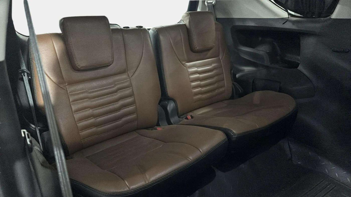 2022 Toyota Innova Crysta 2.4 G 8 STR, Diesel, Manual, 46,495 km, Third Seat Row ( optional )