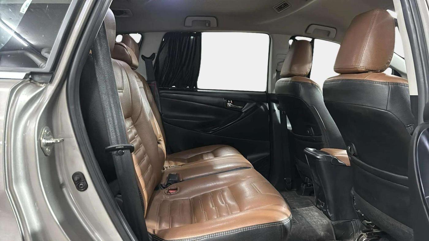 2022 Toyota Innova Crysta 2.4 G 8 STR, Diesel, Manual, 46,495 km, Right Side Rear Door Cabin