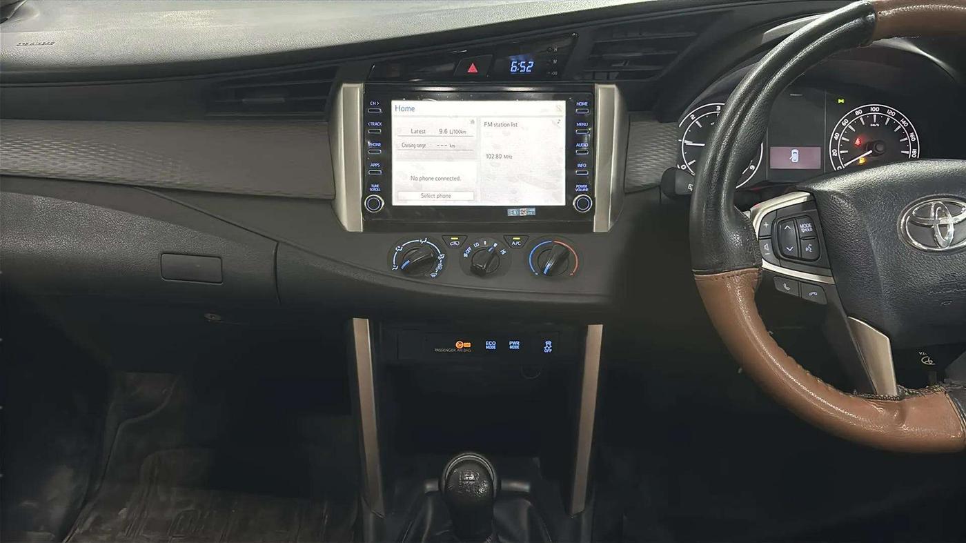 2022 Toyota Innova Crysta 2.4 G 8 STR, Diesel, Manual, 46,495 km, Air Conditioner