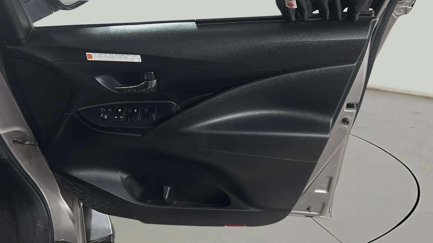 2022 Toyota Innova Crysta 2.4 G 8 STR, Diesel, Manual, 46,495 km, Driver Side Door Panels Control
