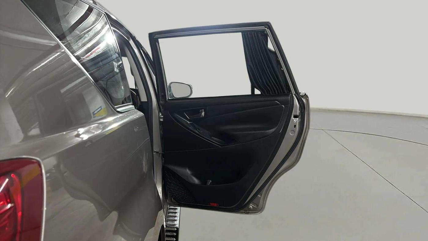 2022 Toyota Innova Crysta 2.4 G 8 STR, Diesel, Manual, 46,495 km, RHS Rear Door