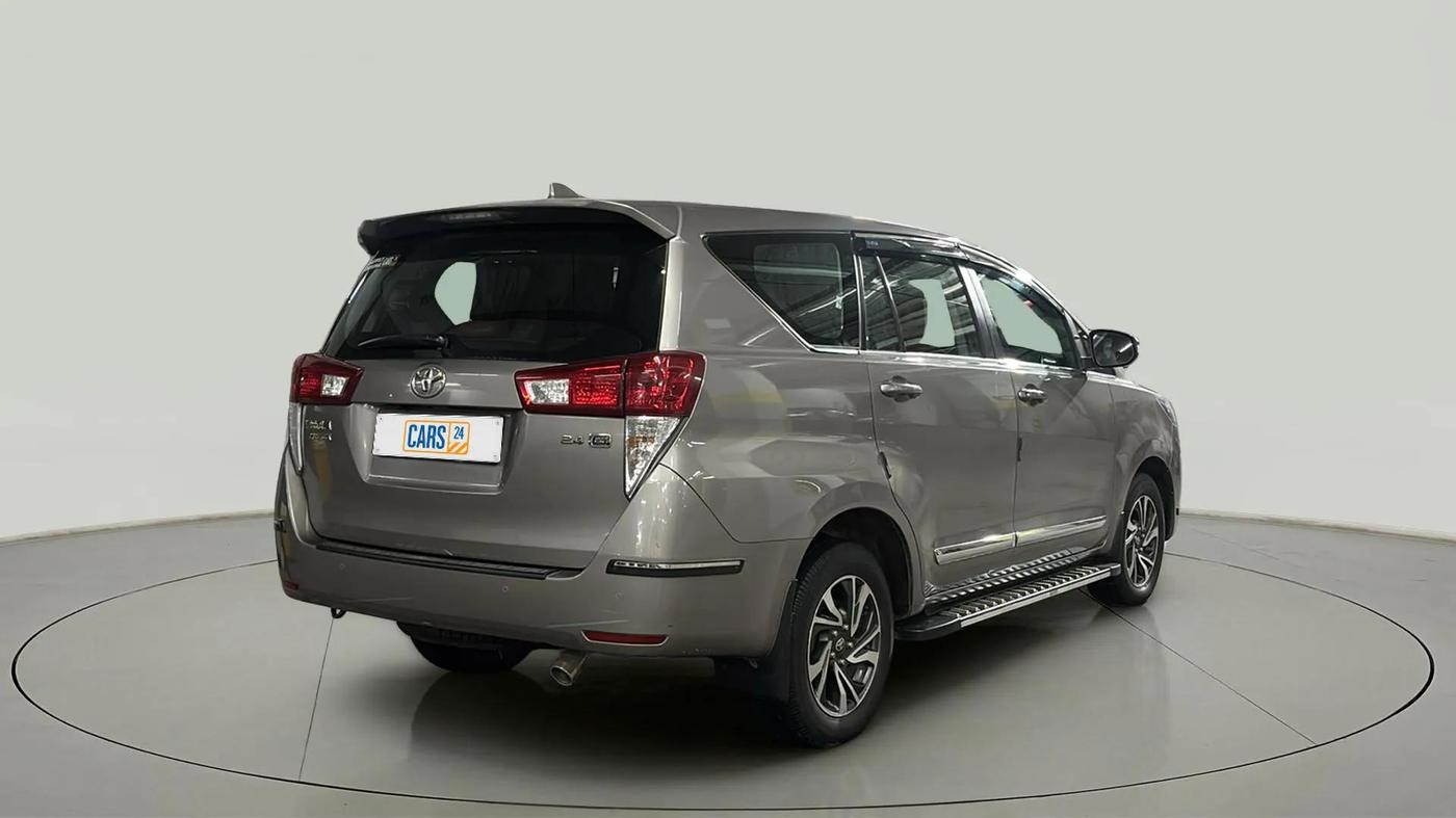 2022 Toyota Innova Crysta 2.4 G 8 STR, Diesel, Manual, 46,495 km, Right Back Diagonal