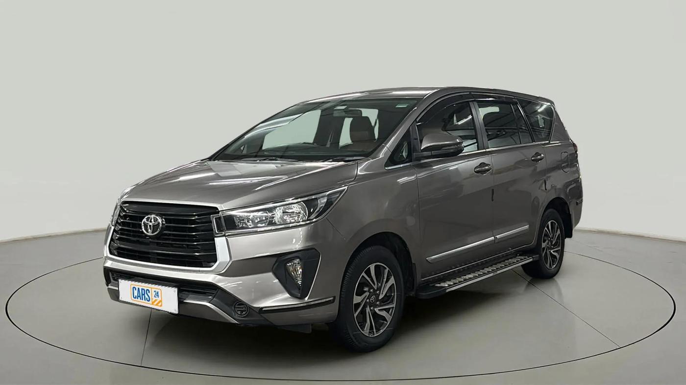 2022 Toyota Innova Crysta 2.4 G 8 STR, Diesel, Manual, 46,495 km, Left Front Diagonal