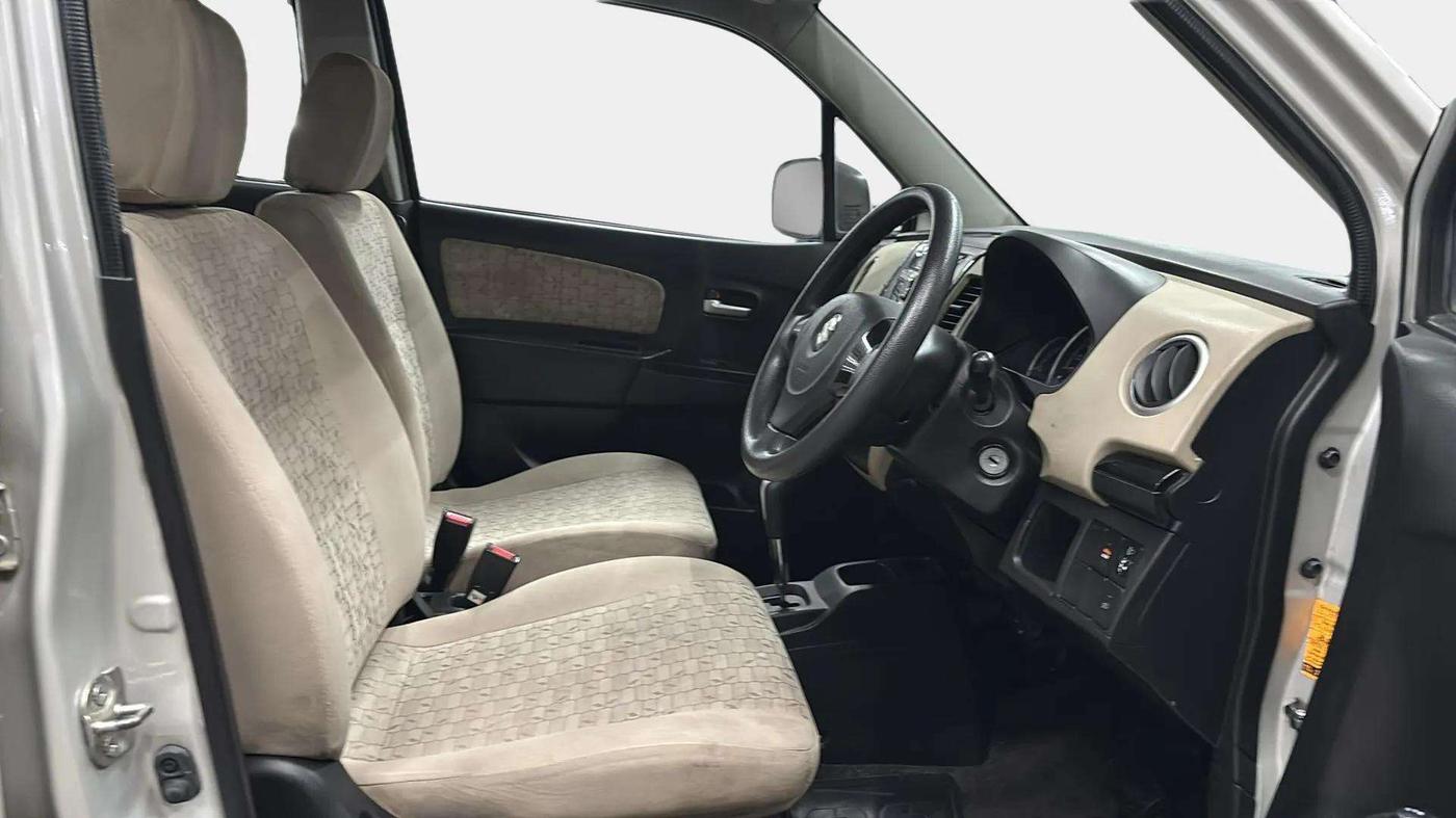 2017 Maruti Wagon R 1.0 VXI + (O) AMT, Petrol, Automatic, 21,205 km, Right Side Front Door Cabin