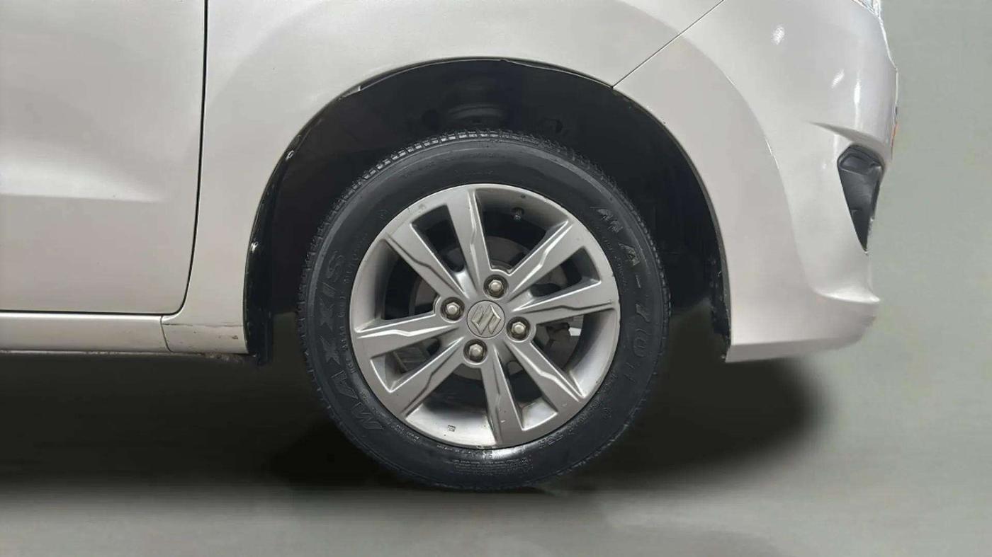 2017 Maruti Wagon R 1.0 VXI + (O) AMT, Petrol, Automatic, 21,205 km, Right Front Wheel