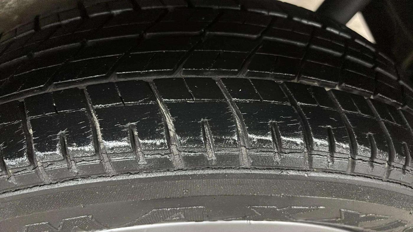 2017 Maruti Wagon R 1.0 VXI + (O) AMT, Petrol, Automatic, 21,205 km, Left Rear Tyre Tread