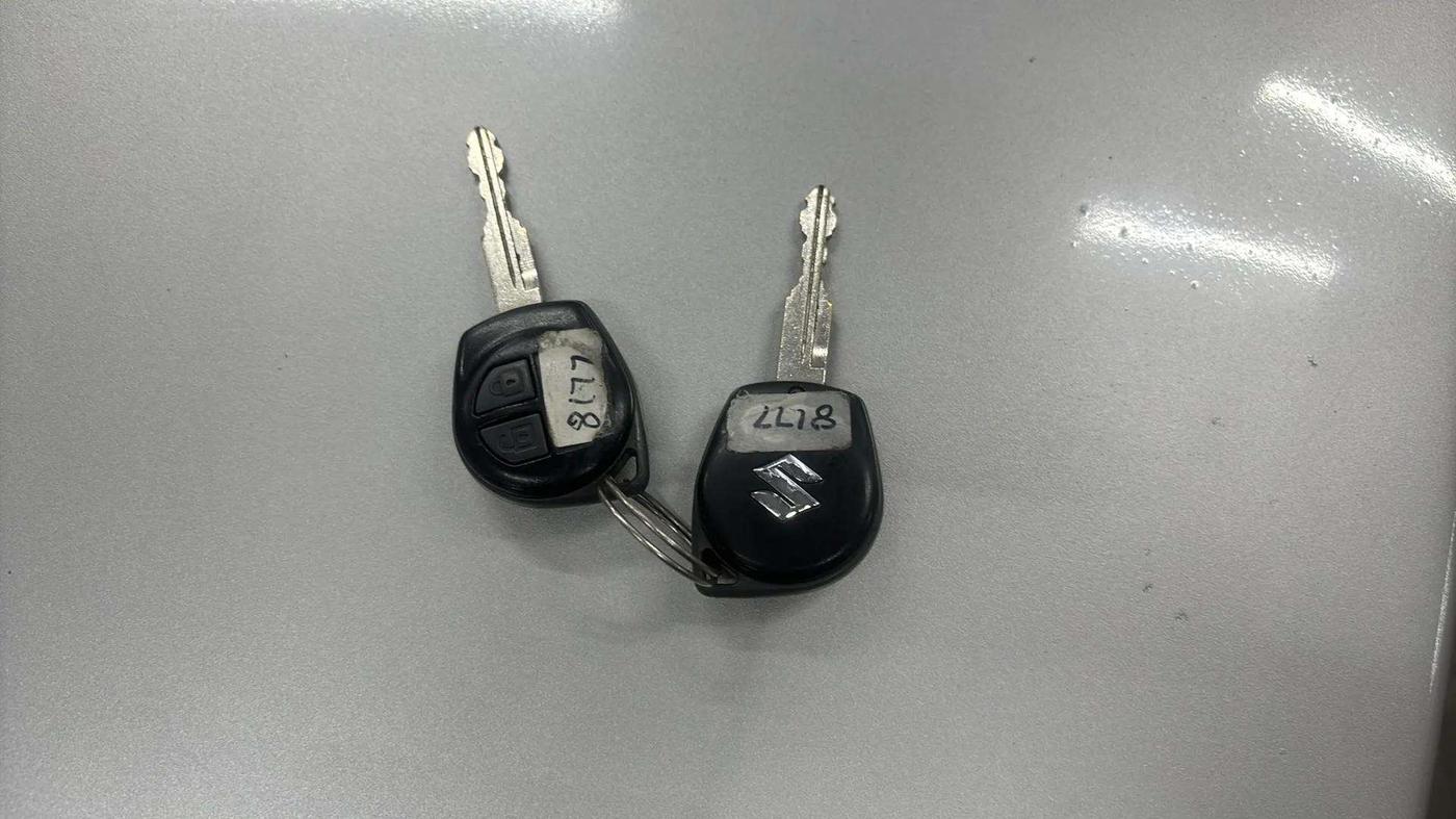 2017 Maruti Wagon R 1.0 VXI + (O) AMT, Petrol, Automatic, 21,205 km, Key Close Up