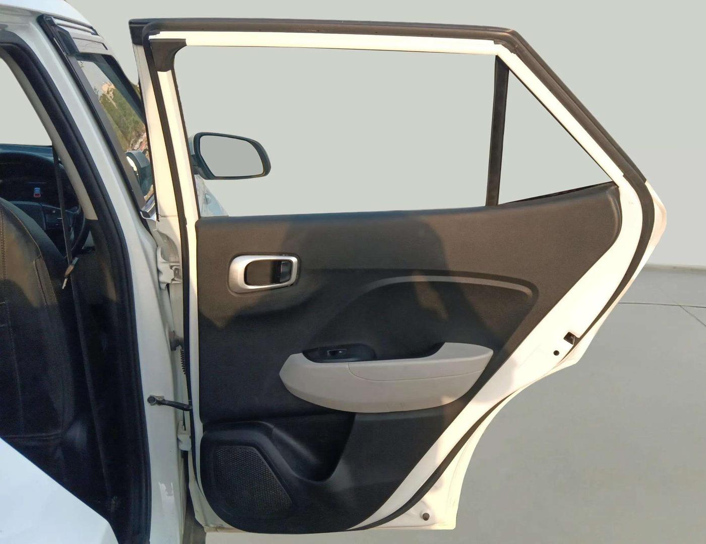 2023 Hyundai VENUE S 1.2, Petrol, Manual, 24,426 km, RHS Rear Door