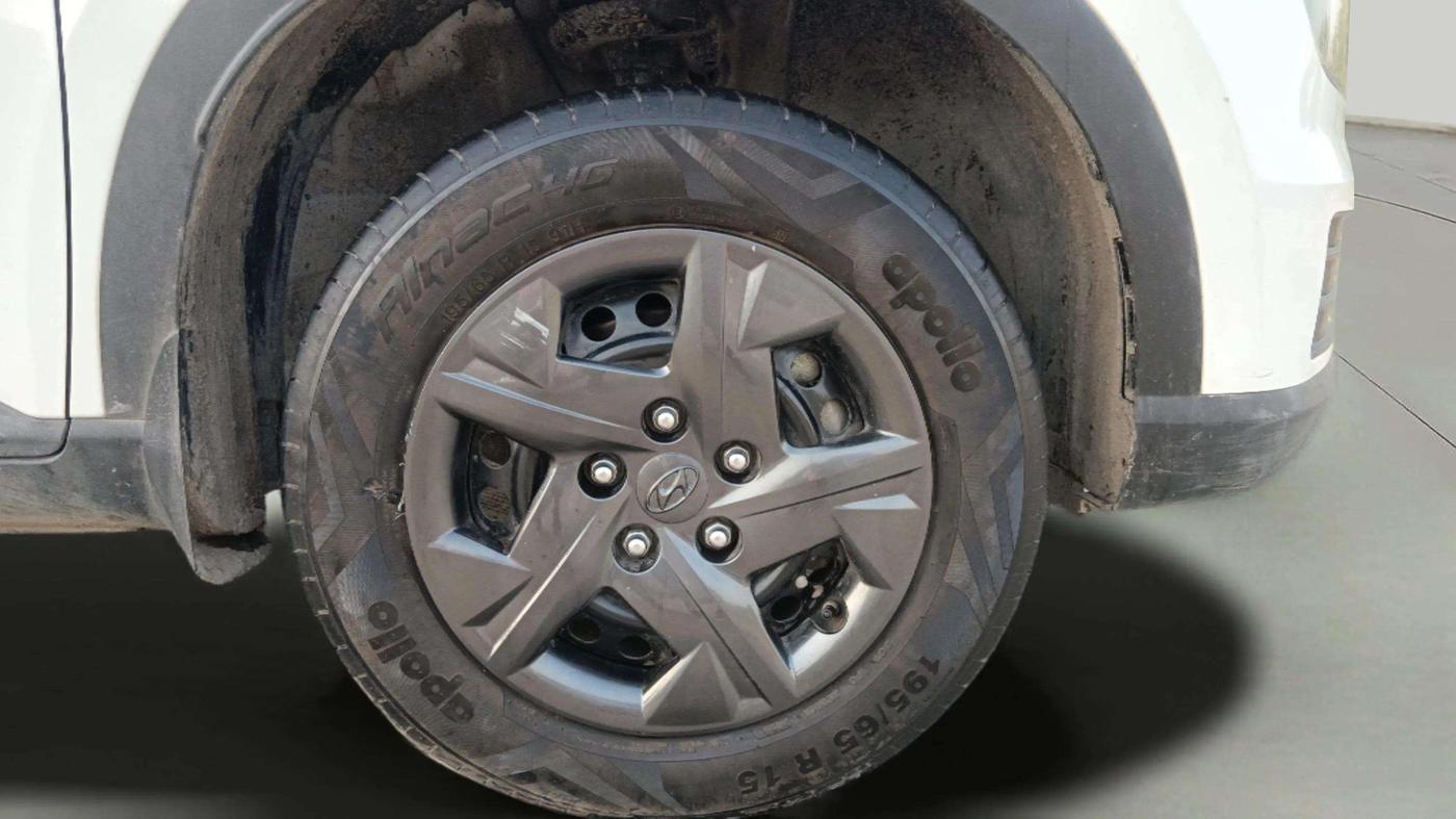 2023 Hyundai VENUE S 1.2, Petrol, Manual, 24,426 km, Right Front Wheel