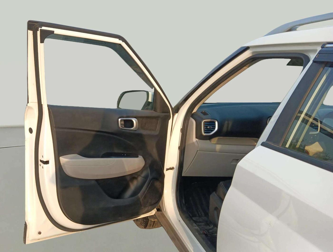 2023 Hyundai VENUE S 1.2, Petrol, Manual, 24,426 km, LHS Front Door
