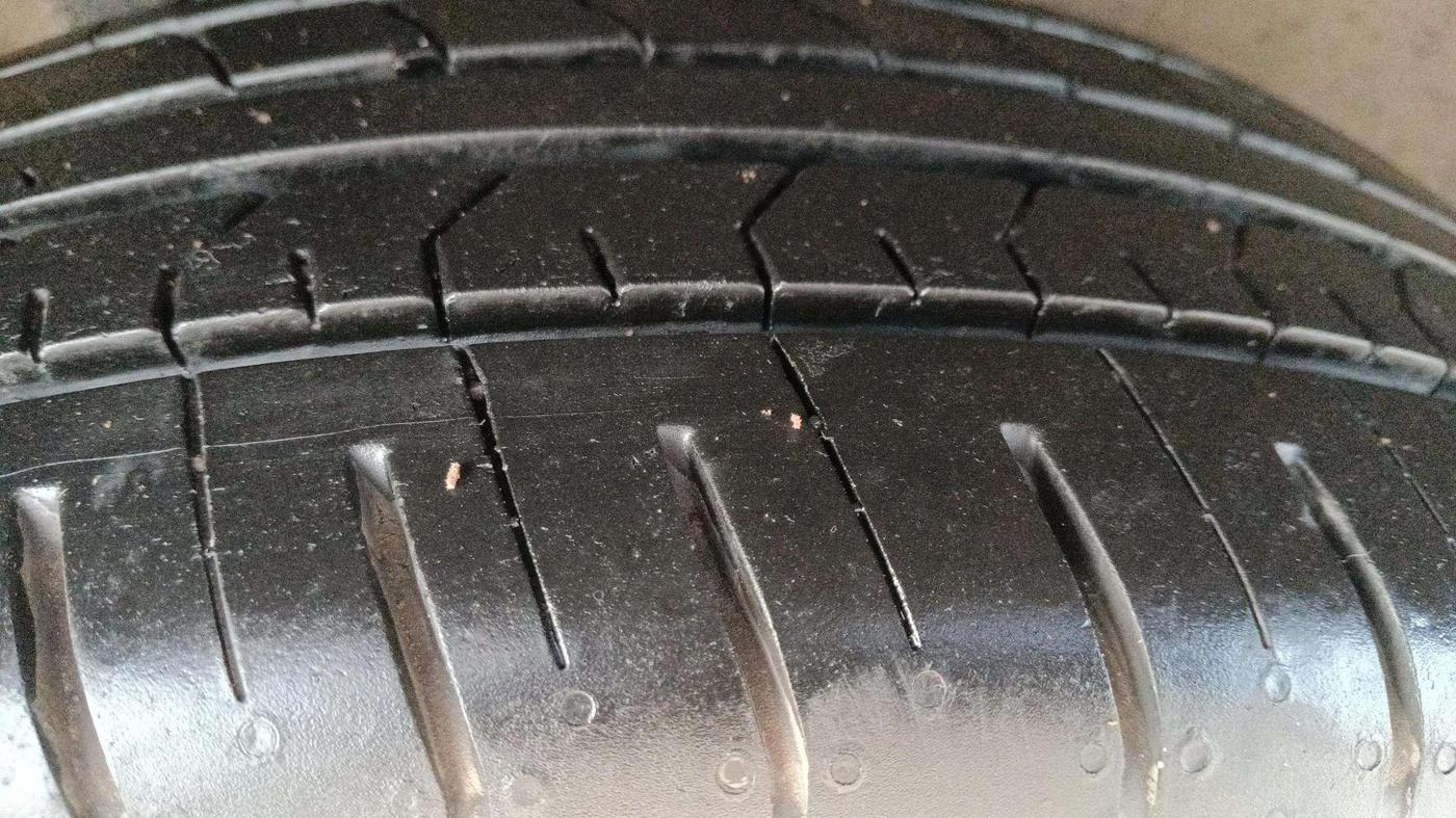 2023 Hyundai VENUE S 1.2, Petrol, Manual, 24,426 km, Right Rear Tyre Tread
