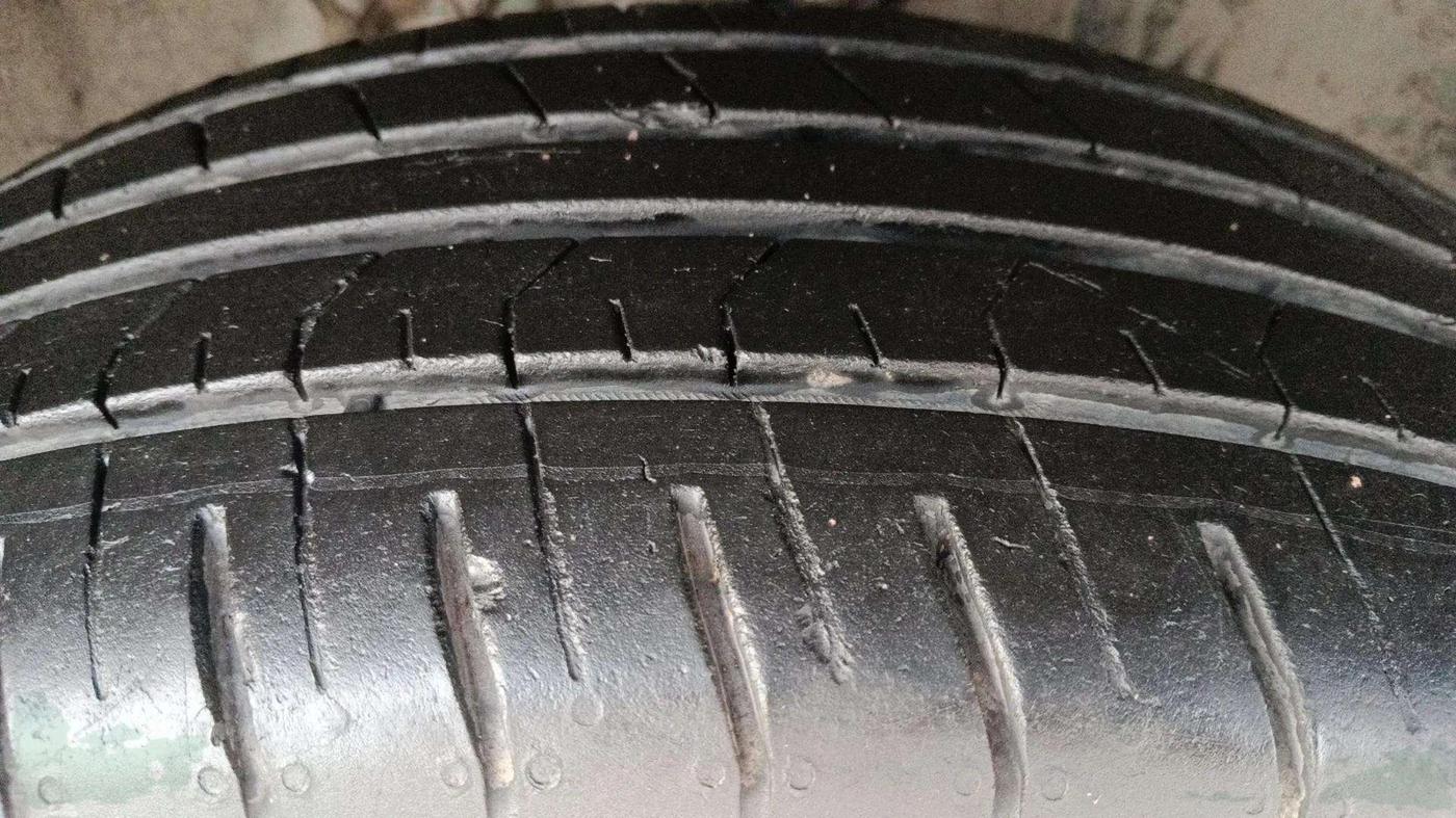 2023 Hyundai VENUE S 1.2, Petrol, Manual, 24,426 km, Right Front Tyre Tread