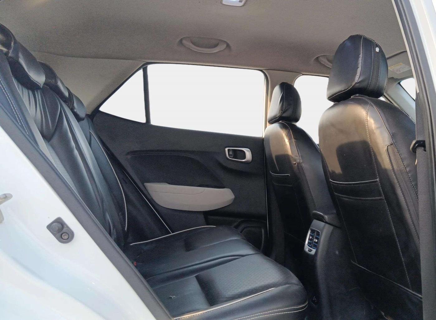 2023 Hyundai VENUE S 1.2, Petrol, Manual, 24,426 km, Right Side Rear Door Cabin