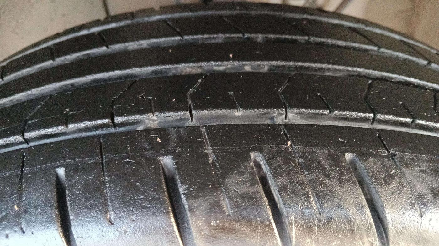 2023 Hyundai VENUE S 1.2, Petrol, Manual, 24,426 km, Left Front Tyre Tread