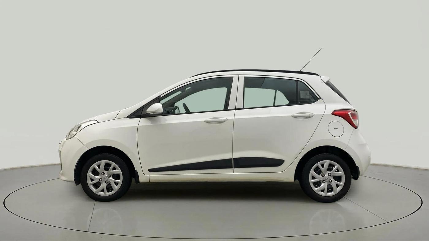 2017 Hyundai Grand i10 SPORTZ (O) 1.2 KAPPA VTVT, Petrol, Manual, 16,742 km, Left Side