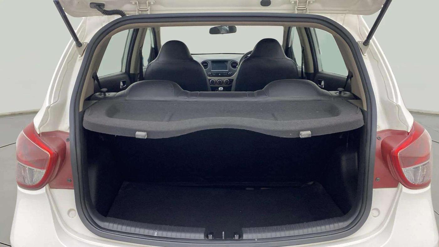 2017 Hyundai Grand i10 SPORTZ (O) 1.2 KAPPA VTVT, Petrol, Manual, 16,742 km, Boot Inside
