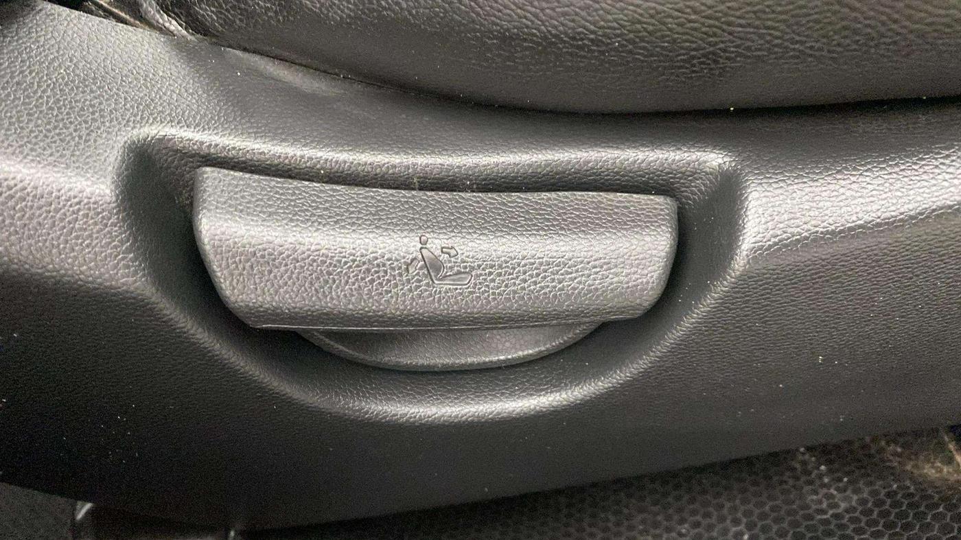2017 Hyundai Grand i10 SPORTZ (O) 1.2 KAPPA VTVT, Petrol, Manual, 16,742 km, Driver Side Adjustment Panel