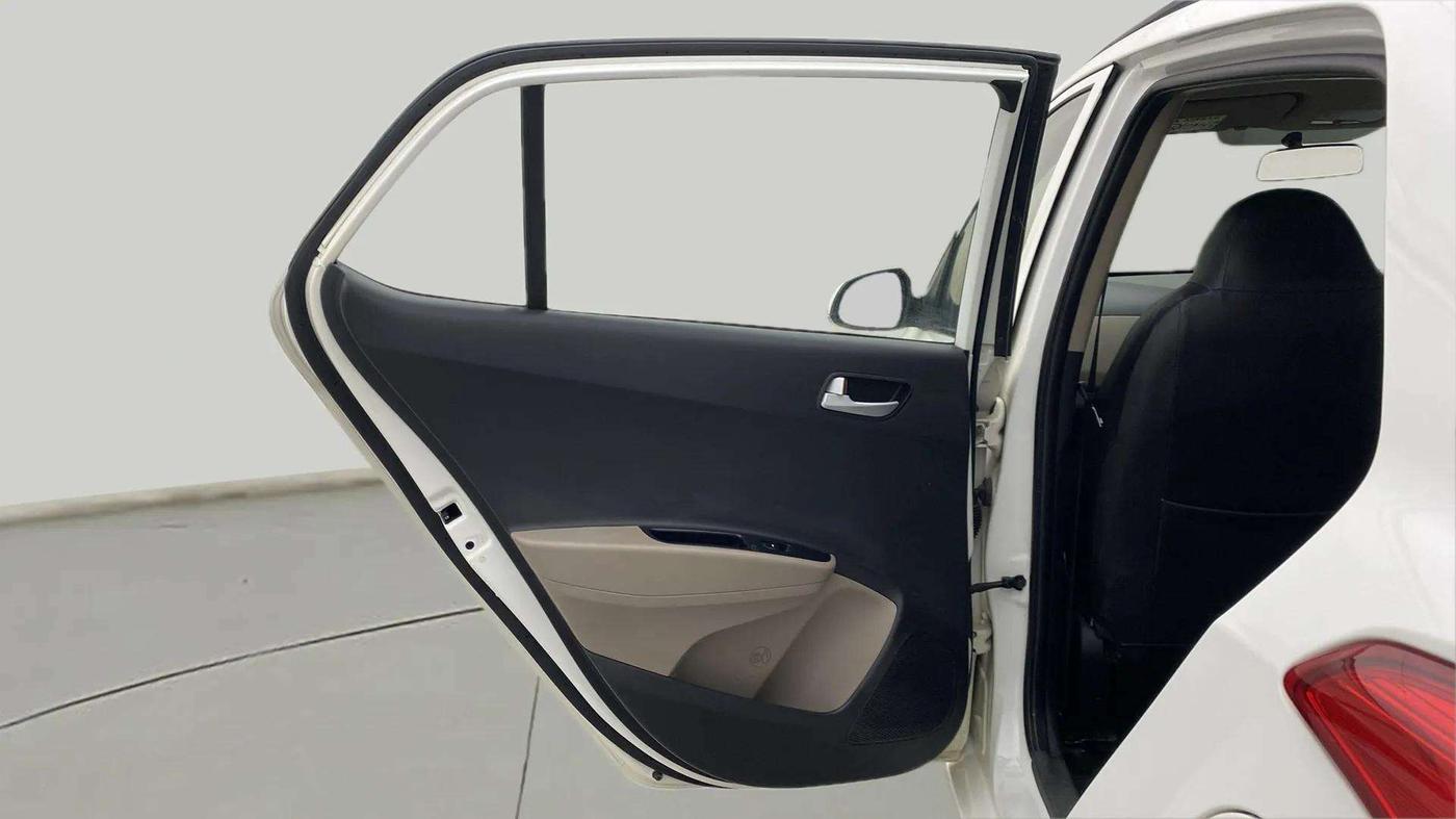 2017 Hyundai Grand i10 SPORTZ (O) 1.2 KAPPA VTVT, Petrol, Manual, 16,742 km, LHS Rear Door