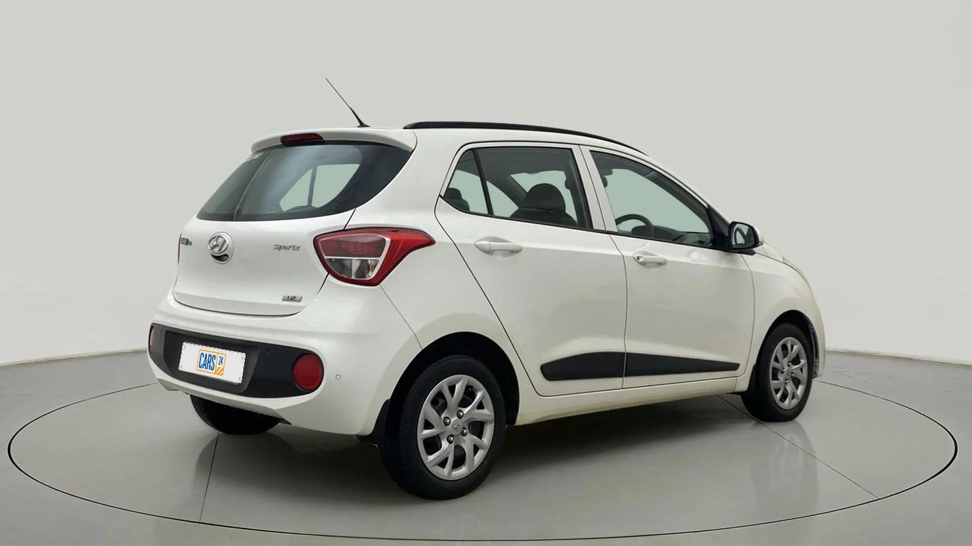 2017 Hyundai Grand i10 SPORTZ (O) 1.2 KAPPA VTVT, Petrol, Manual, 16,742 km, Right Back Diagonal