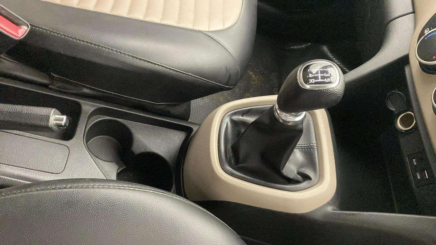 2017 Hyundai Grand i10 SPORTZ (O) 1.2 KAPPA VTVT, Petrol, Manual, 16,742 km, Gear Lever