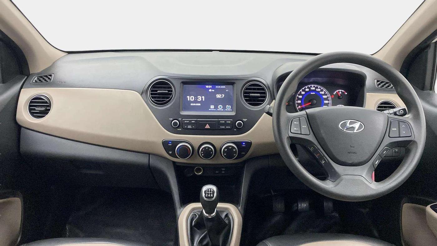 2017 Hyundai Grand i10 SPORTZ (O) 1.2 KAPPA VTVT, Petrol, Manual, 16,742 km, Dashboard